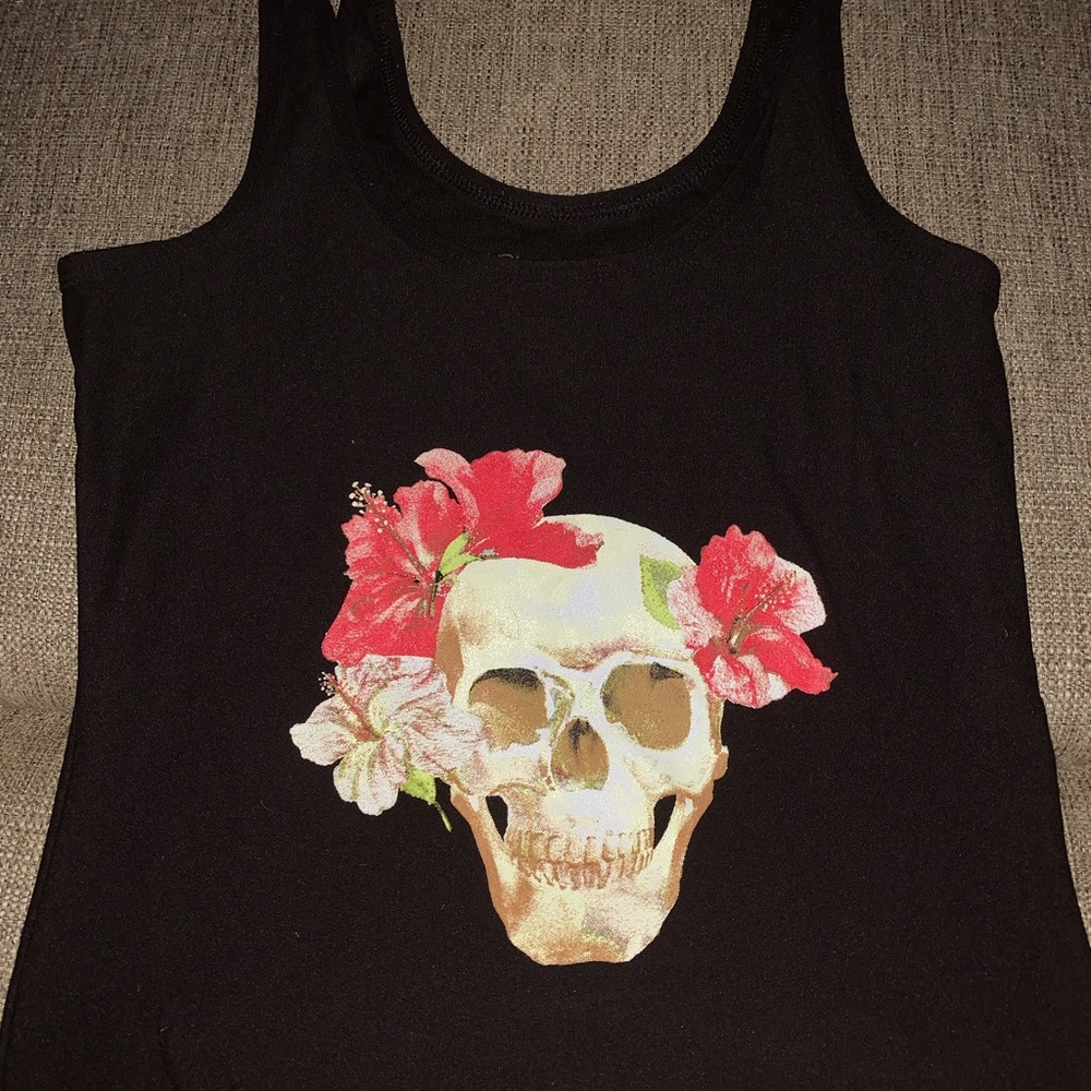 Tank top with skull